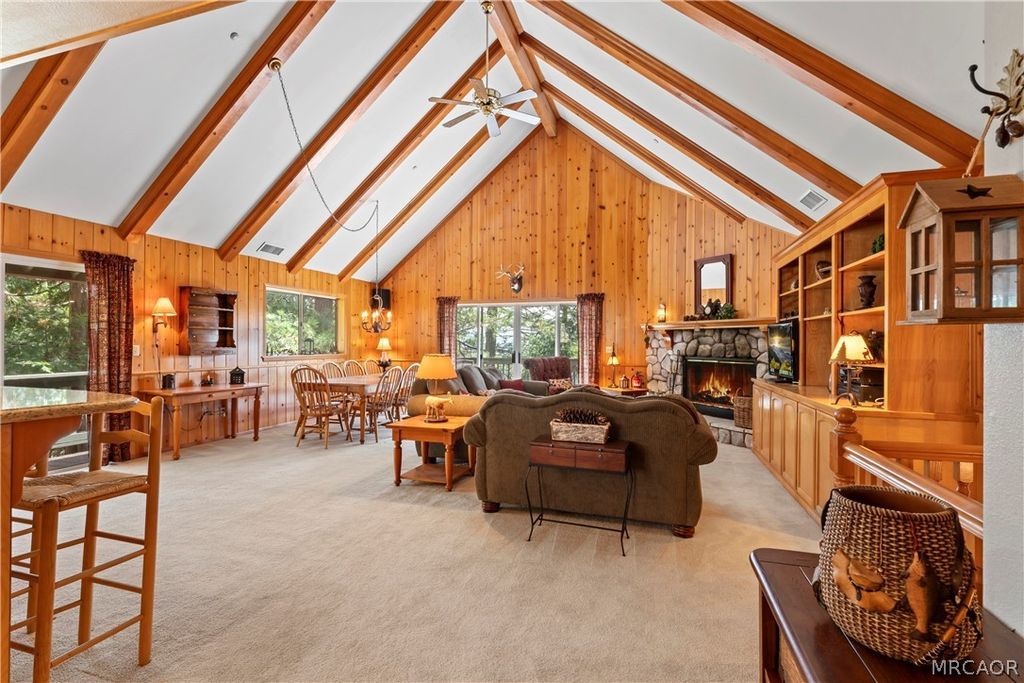 Photo of 783 Crown Drive, Lake Arrowhead, CA 92352 (MLS # 32600239)