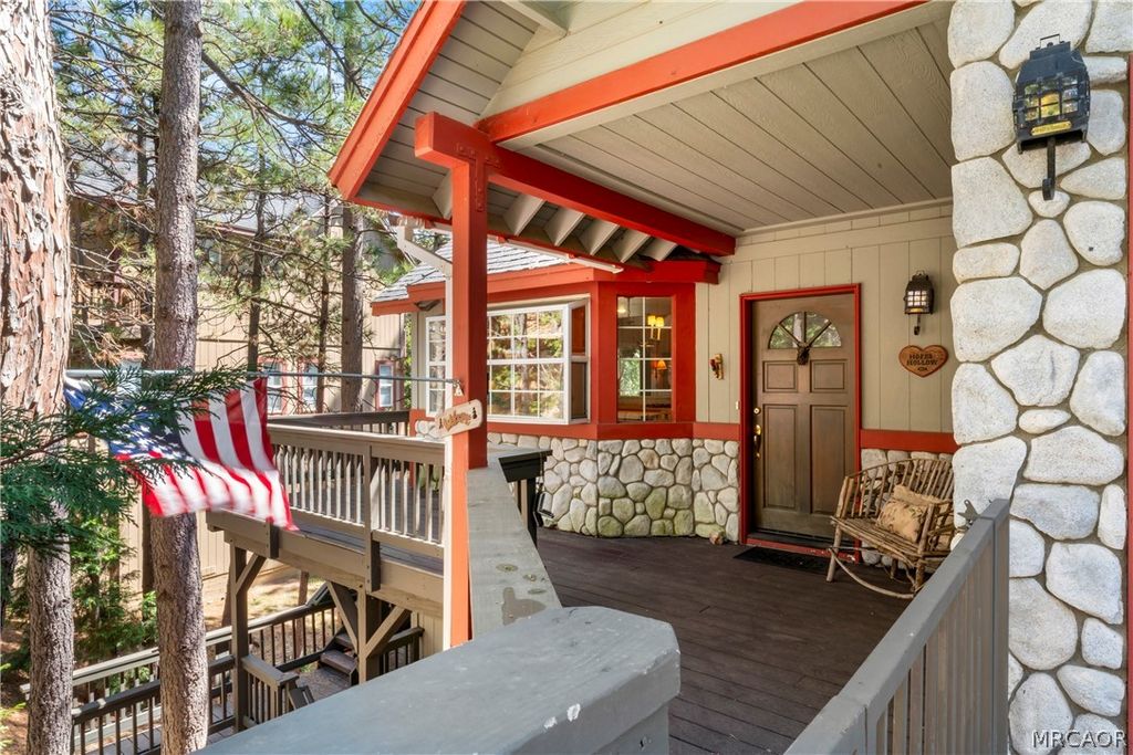 Photo of 783 Crown Drive, Lake Arrowhead, CA 92352 (MLS # 32600239)