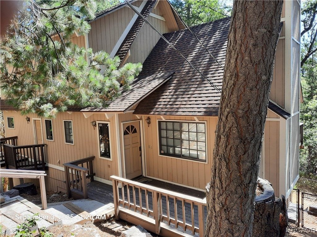 Photo of 305 Auburn Drive, Lake Arrowhead, CA 92352 (MLS # 32502247)