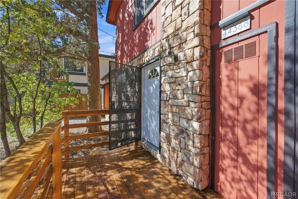 Photo of 44388 Silver Pine Road, Sugarloaf, CA 92386 (MLS # 32602484)