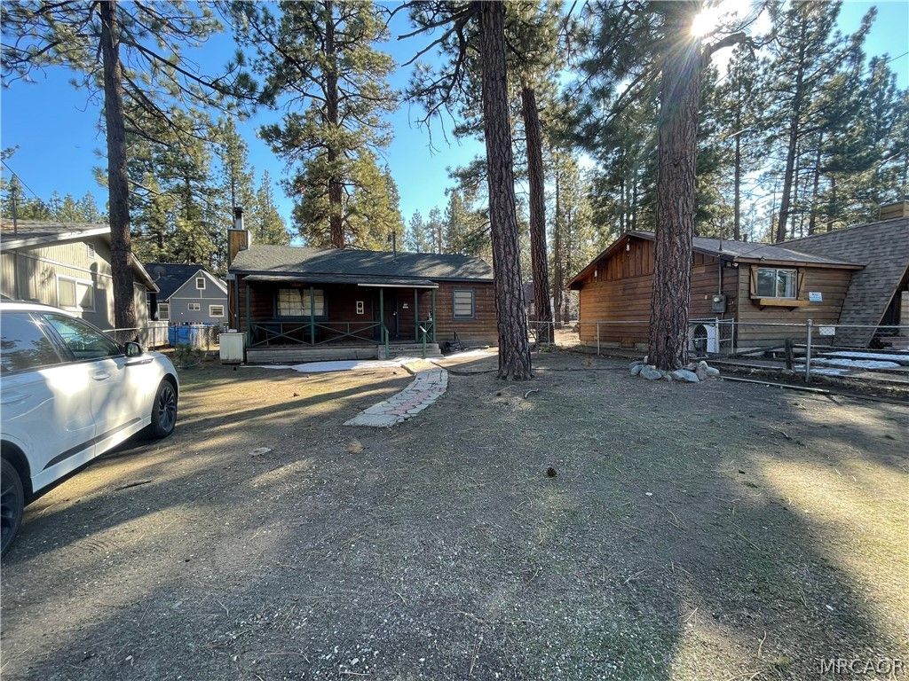 Photo of 624 E Big Bear Boulevard, Big Bear City, CA 92314 (MLS # 32600685)