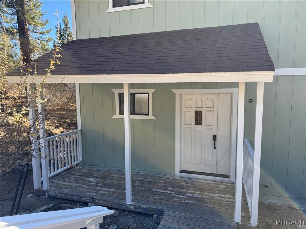 Photo of 573 Lucerne Drive, Big Bear Lake, CA 92315 (MLS # 32502583)