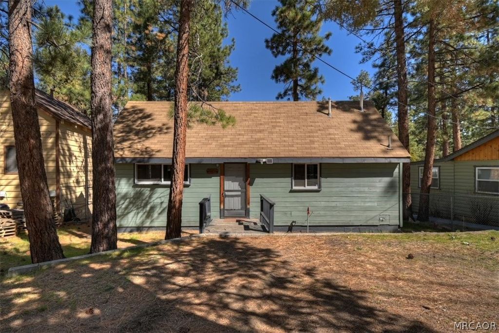 Photo of 437 Booth Way, Big Bear City, CA 92314 (MLS # 32600613)