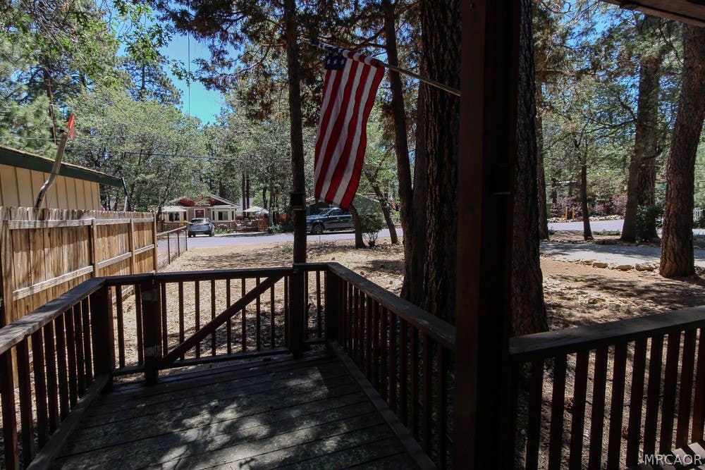 Photo of 370 Victoria Ln, Sugarloaf, CA 92386 (MLS # 32601730)