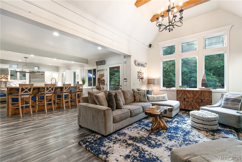 Photo of 343 Garden Drive, Lake Arrowhead, CA 92352 (MLS # 32600584)