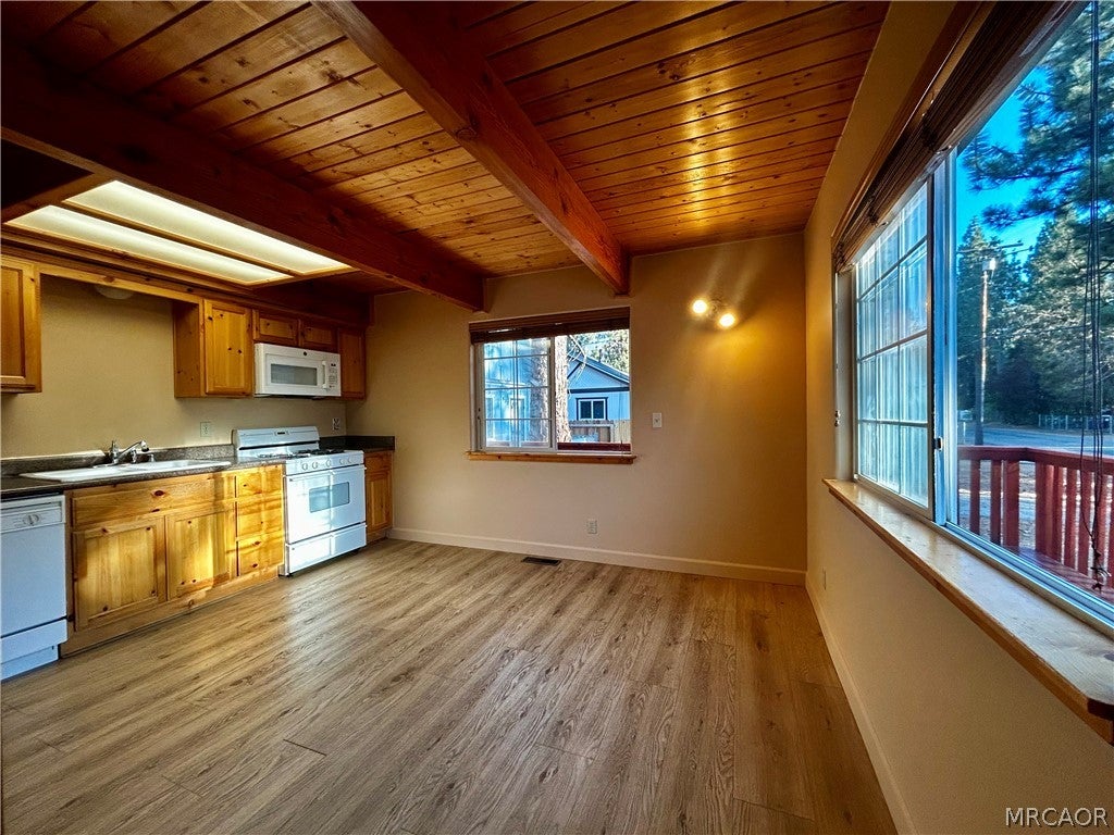 Photo of 525 Santa Barbara Avenue, Sugarloaf, CA 92386 (MLS # 32602065)