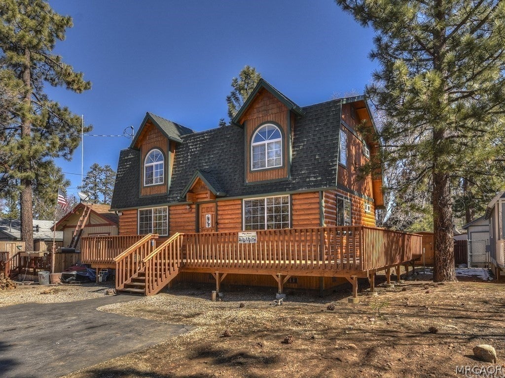 Photo of 525 Santa Barbara Avenue, Sugarloaf, CA 92386 (MLS # 32602065)