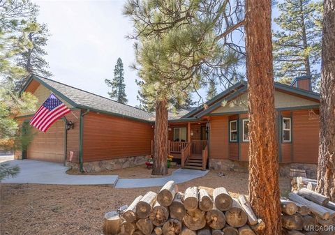 Photo of 138 Crater Lake Road, Big Bear Lake, CA 92315 (MLS # 32600193)