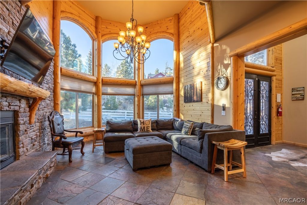 Photo of 325 Stony Creek Road, Big Bear Lake, CA 92315 (MLS # 32600392)
