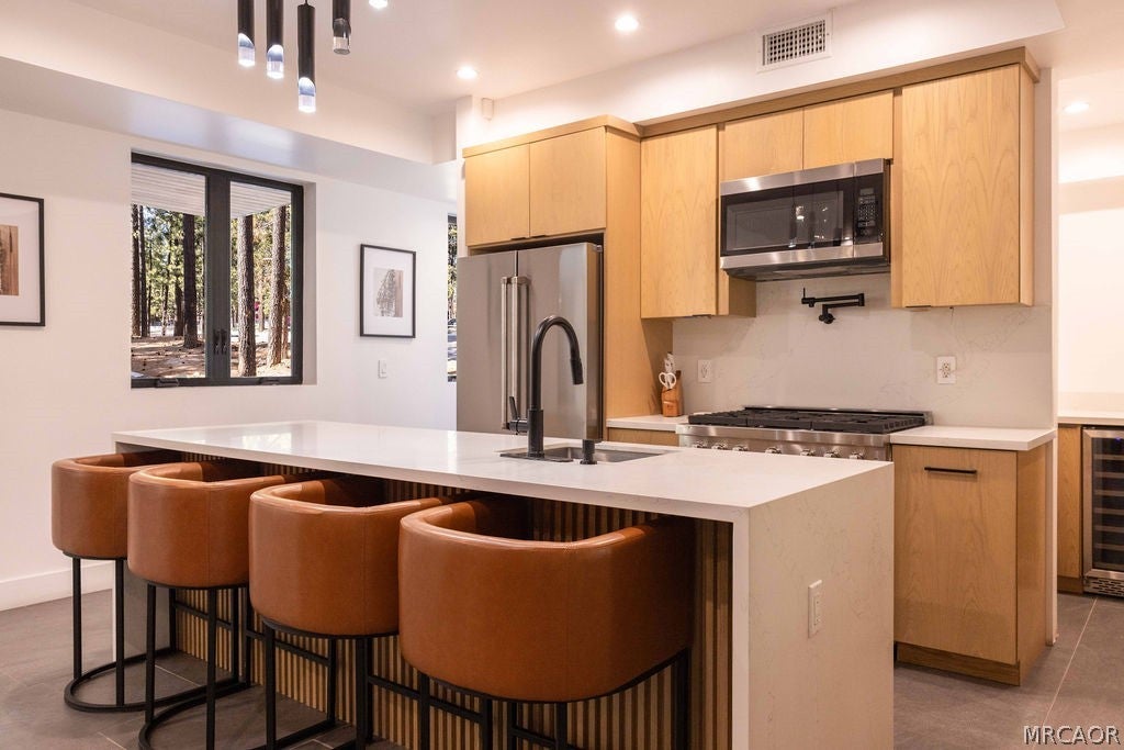 42421 Evergreen Dr, Big Bear Lake, CA, 92315, USA, 5 Bedrooms Bedrooms, ,6 BathroomsBathrooms,Residential,Contingent,42421 Evergreen Dr,32601066