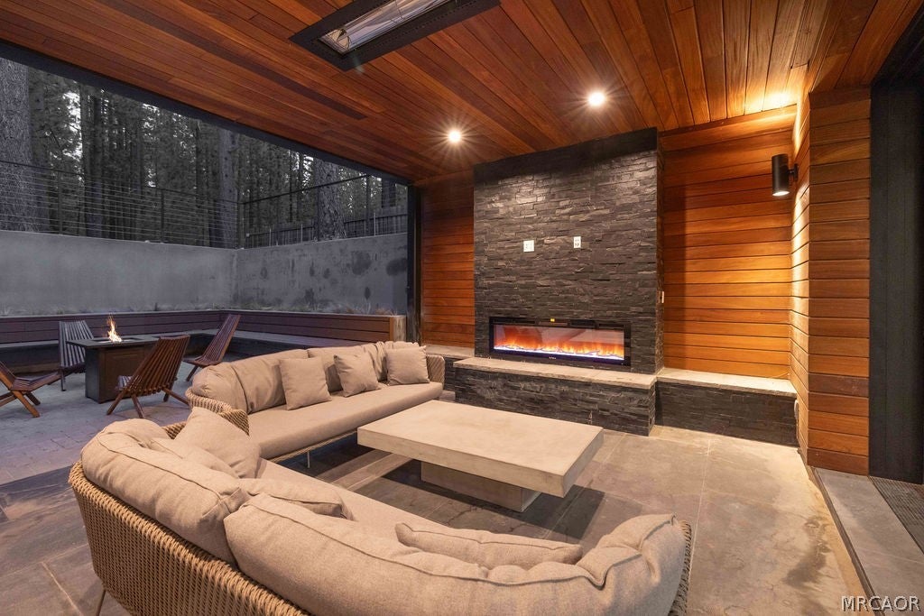 42421 Evergreen Dr, Big Bear Lake, CA, 92315, USA, 5 Bedrooms Bedrooms, ,6 BathroomsBathrooms,Residential,Contingent,42421 Evergreen Dr,32601066