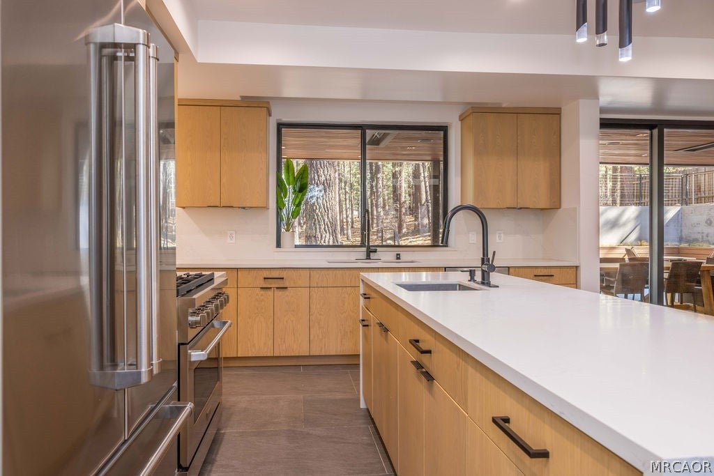 42421 Evergreen Dr, Big Bear Lake, CA, 92315, USA, 5 Bedrooms Bedrooms, ,6 BathroomsBathrooms,Residential,Contingent,42421 Evergreen Dr,32601066