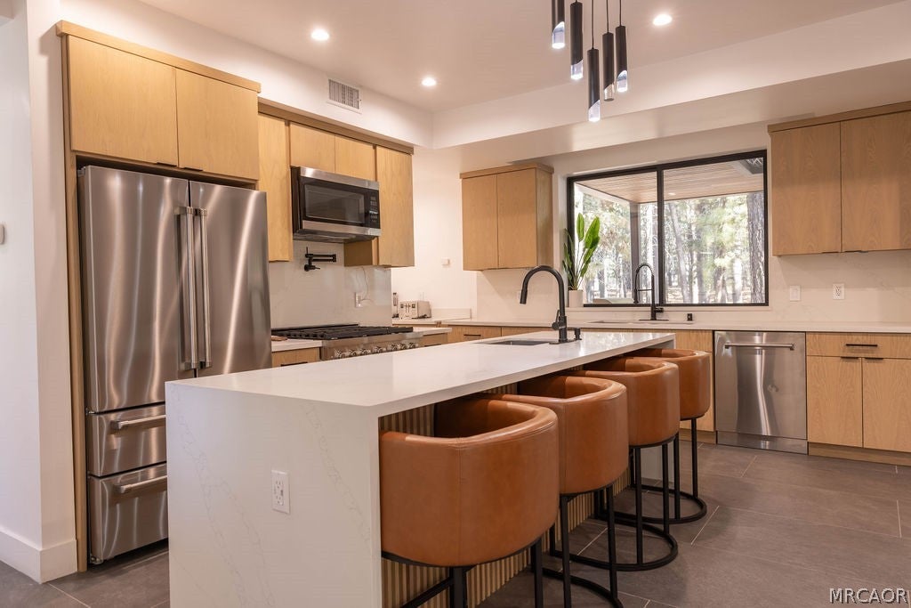 42421 Evergreen Dr, Big Bear Lake, CA, 92315, USA, 5 Bedrooms Bedrooms, ,6 BathroomsBathrooms,Residential,Contingent,42421 Evergreen Dr,32601066