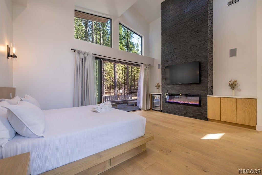 42421 Evergreen Dr, Big Bear Lake, CA, 92315, USA, 5 Bedrooms Bedrooms, ,6 BathroomsBathrooms,Residential,Contingent,42421 Evergreen Dr,32601066