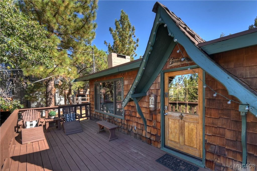 Photo of 43485 Sheephorn Road, Big Bear Lake, CA 92315 (MLS # 32501847)