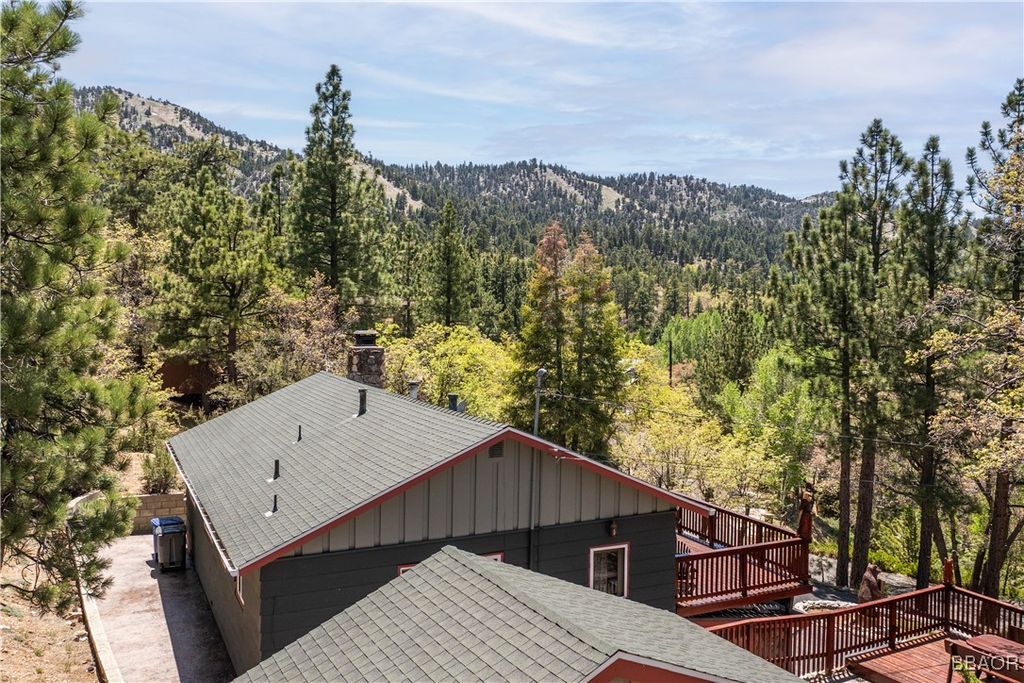 Photo of 43656 Ridge Crest Drive, Big Bear Lake, CA 92315 (MLS # 32501348)