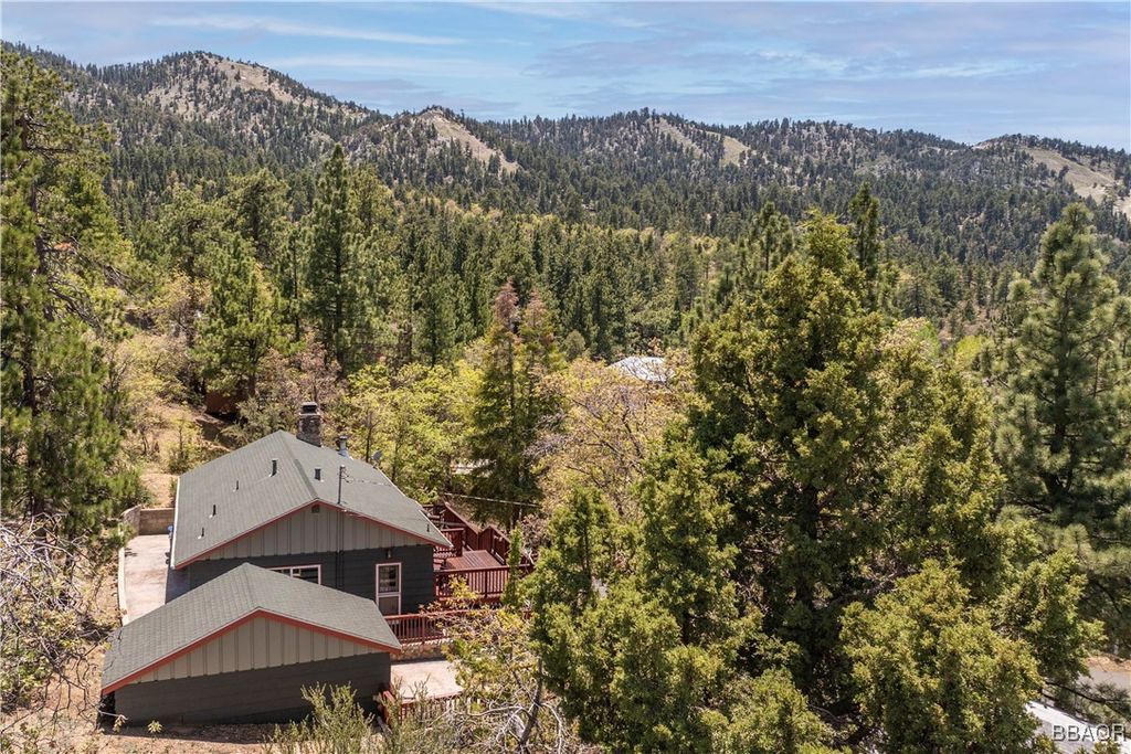 Photo of 43656 Ridge Crest Drive, Big Bear Lake, CA 92315 (MLS # 32501348)