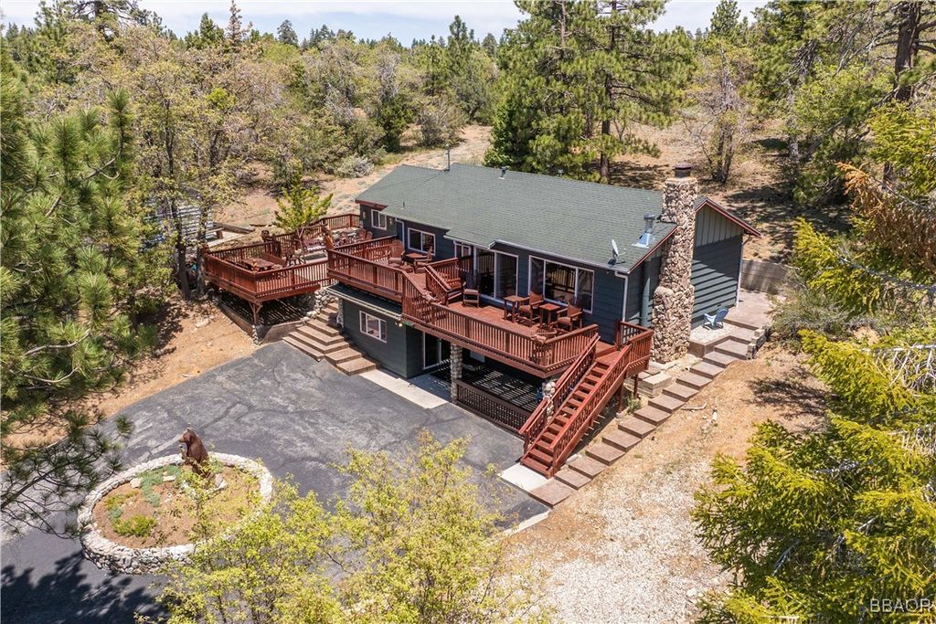 Photo of 43656 Ridge Crest Drive, Big Bear Lake, CA 92315 (MLS # 32501348)