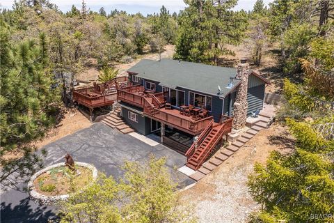 Photo of 43656 Ridge Crest Drive, Big Bear Lake, CA 92315 (MLS # 32501348)