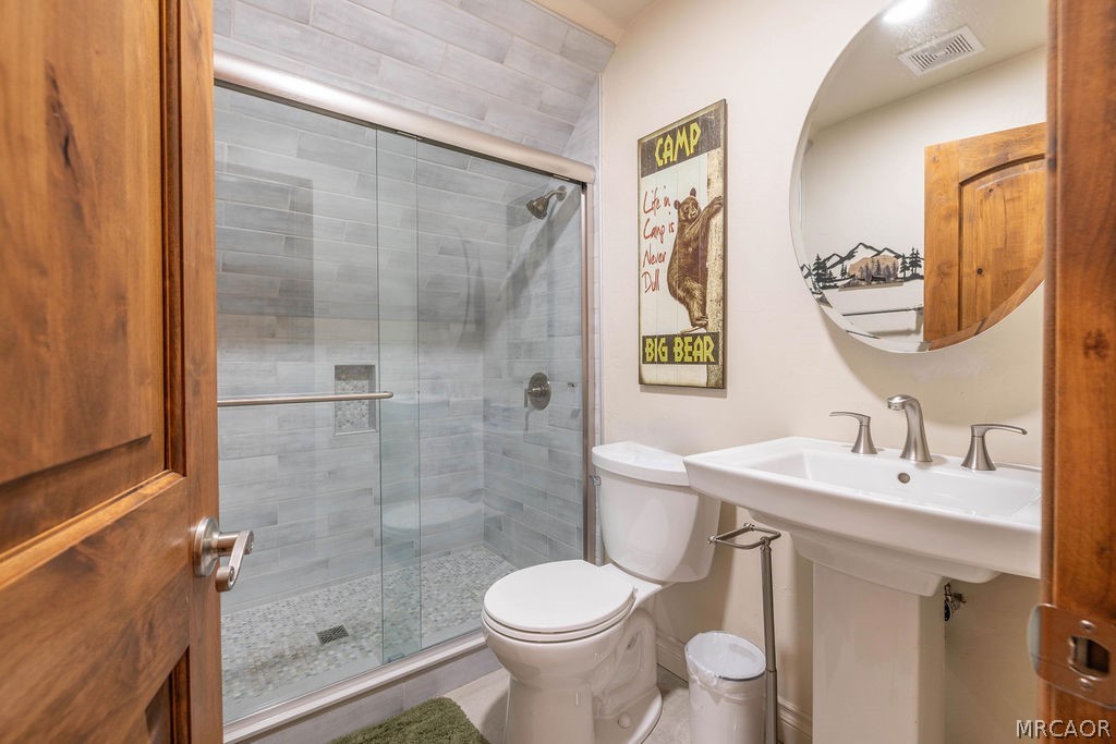 Big Bear Lake, California, 92315, United States, 4 Bedrooms Bedrooms, ,3 BathroomsBathrooms,Residential,Active,2022660