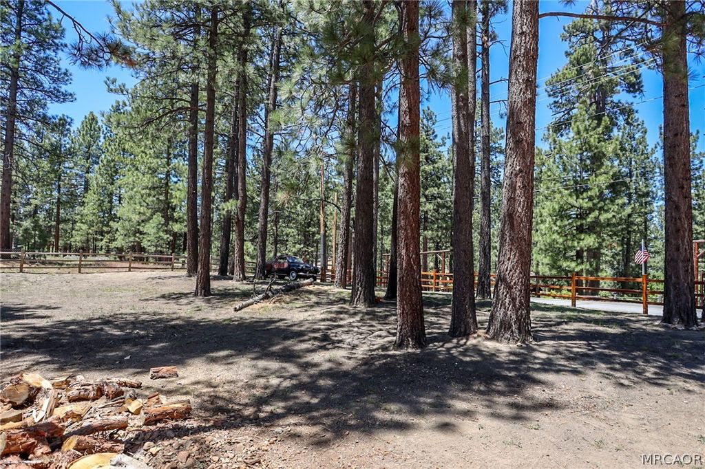 Photo of 0 Lakeview Drive, Big Bear Lake, CA 92315 (MLS # 32601174)