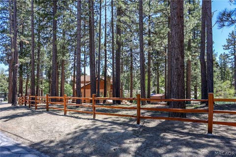 Photo of 0 Lakeview Drive, Big Bear Lake, CA 92315 (MLS # 32601174)