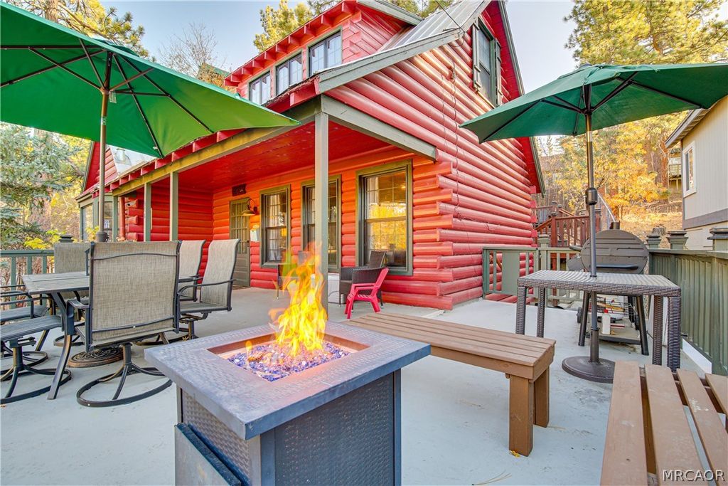 Photo of 468 Temple Lane, Big Bear Lake, CA 92315 (MLS # 32600410)