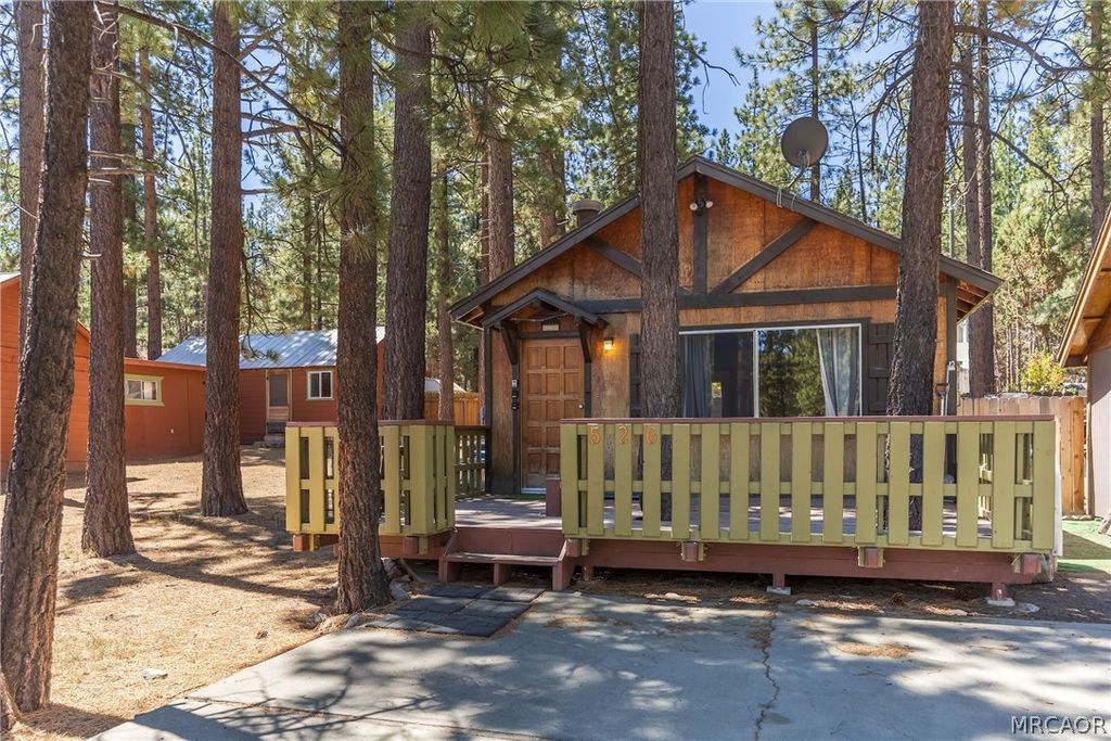 Photo of 526 W Aeroplane Boulevard, Big Bear City, CA 92314 (MLS # 32601605)