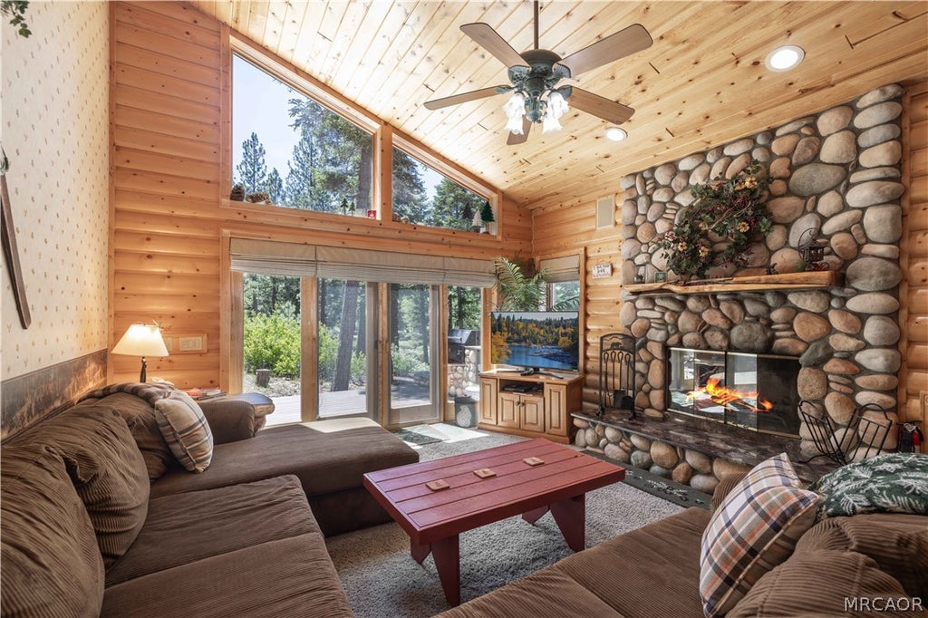 Photo of 1108 Sylvan Glen GLN, Big Bear Lake, CA 92315 (MLS # 32601323)