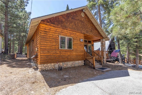 Photo of 1108 Sylvan Glen GLN, Big Bear Lake, CA 92315 (MLS # 32601323)