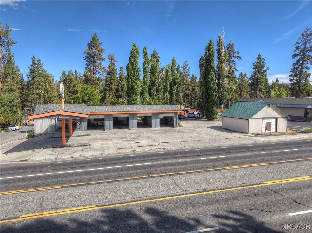 Photo of 41390 Big Bear Blvd Boulevard, Big Bear Lake, CA 92315 (MLS # 32502320)