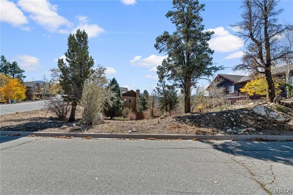 Photo of 42565 Pegasus Way, Big Bear Lake, CA 92315 (MLS # 32401197)