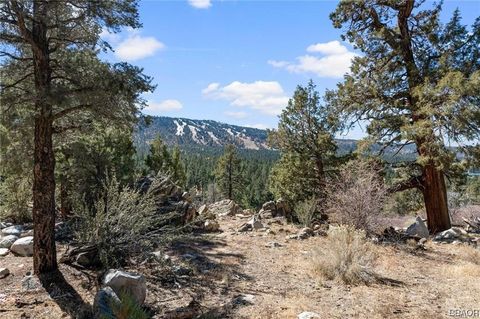 Photo of 42565 Pegasus Way, Big Bear Lake, CA 92315 (MLS # 32401197)