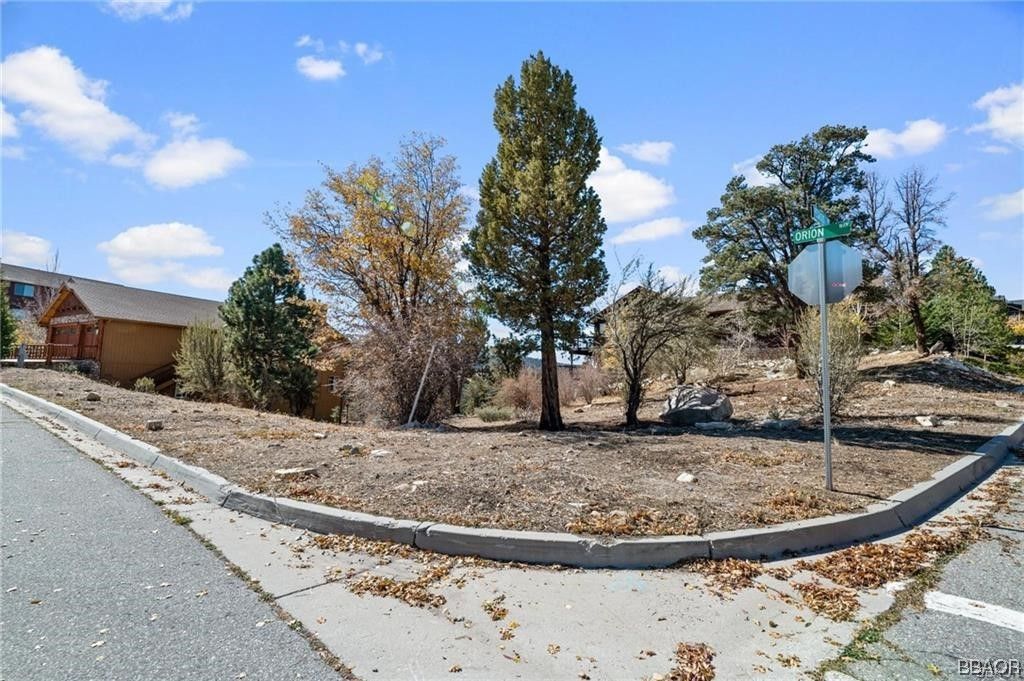 Photo of 42565 Pegasus Way, Big Bear Lake, CA 92315 (MLS # 32401197)