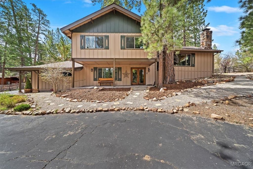 Photo of 41604 Hummingbird Lane, Big Bear Lake, CA 92315 (MLS # 32600032)