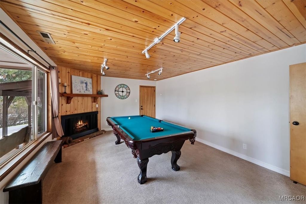 Photo of 41604 Hummingbird Lane, Big Bear Lake, CA 92315 (MLS # 32600032)