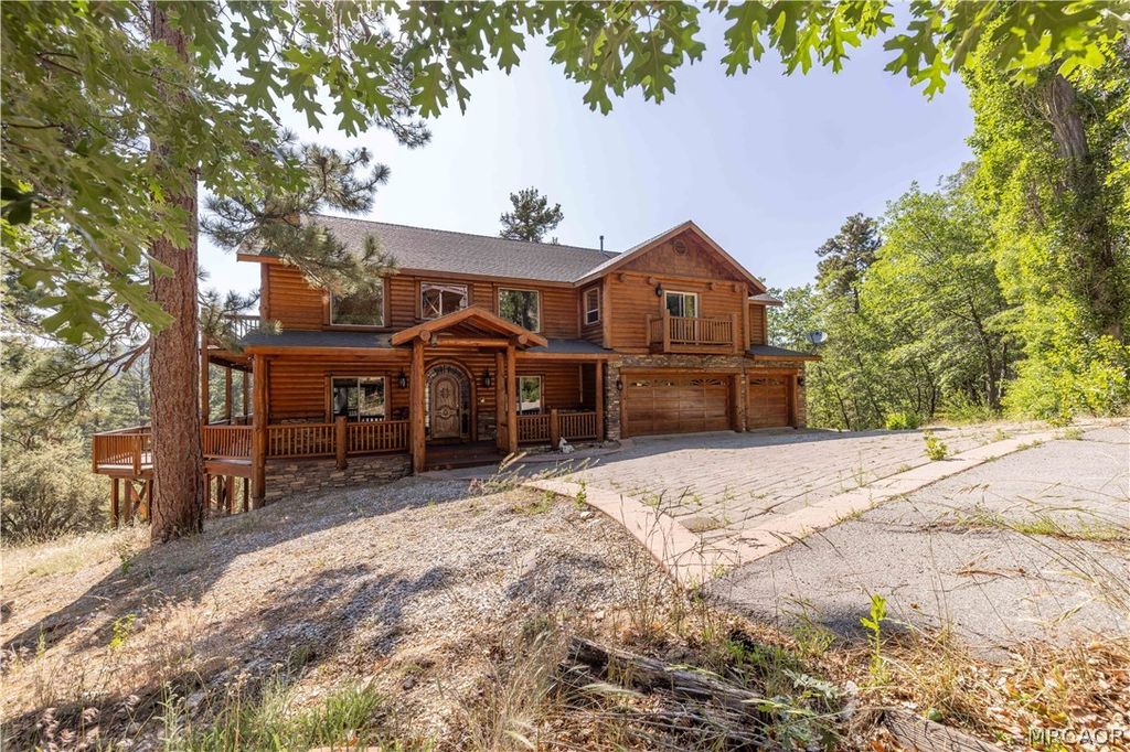 Photo of 39737 Flicker Road, Fawnskin, CA 92333 (MLS # 32600394)