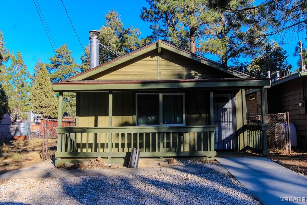 Photo of 964 Pine Lane, Big Bear City, CA 92314 (MLS # 32502649)