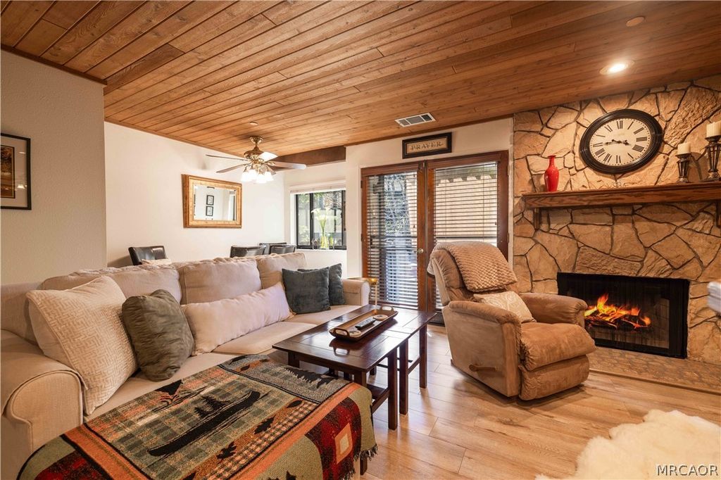 Photo of 39802 Lakeview Drive #17, Big Bear Lake, CA 92315 (MLS # 32601079)