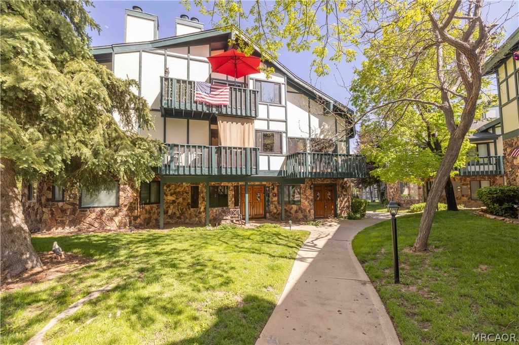 Photo of 39802 Lakeview Drive #17, Big Bear Lake, CA 92315 (MLS # 32601079)