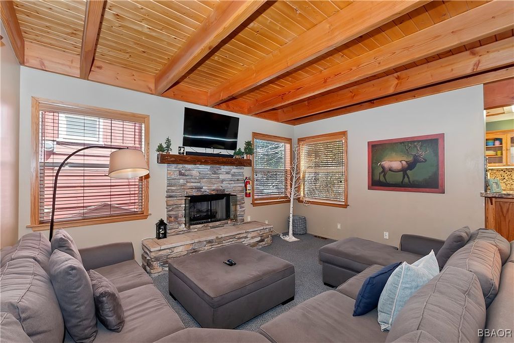 Photo of 387 Wren Drive, Big Bear Lake, CA 92315 (MLS # 32500788)