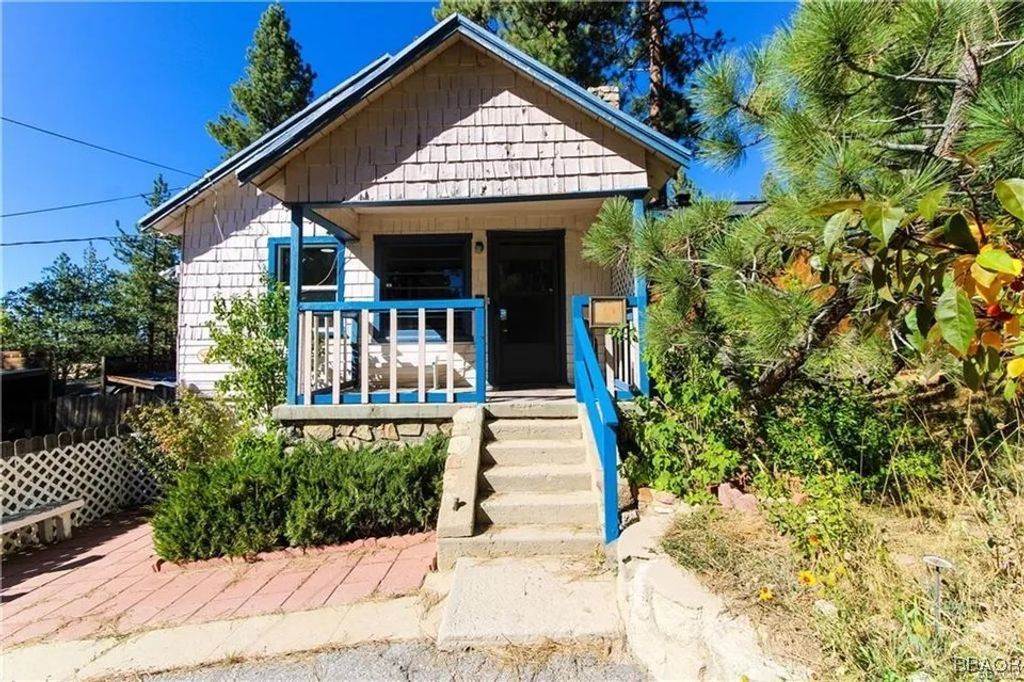 Photo of 40074 Big Bear Boulevard, Big Bear Lake, CA 92315 (MLS # 32501785)