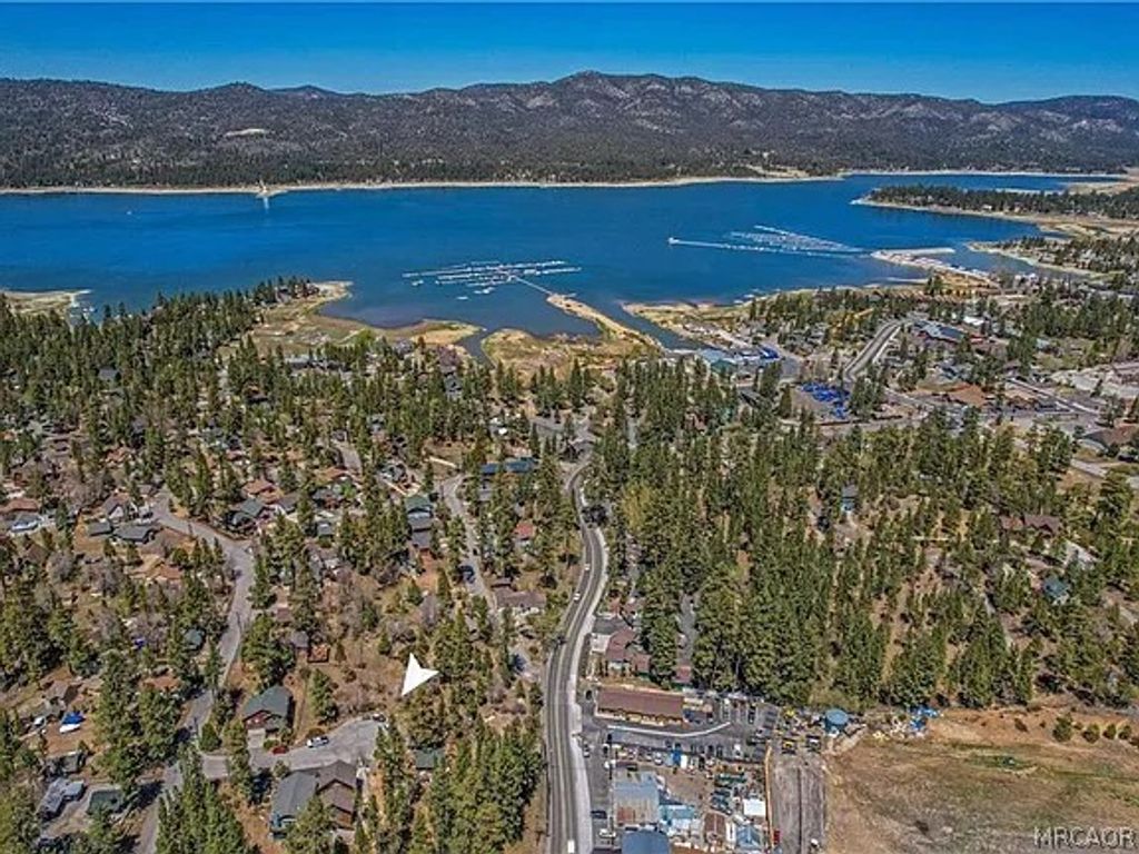 Photo of 40376 Big Bear Boulevard, Big Bear Lake, CA 92315 (MLS # 32600571)