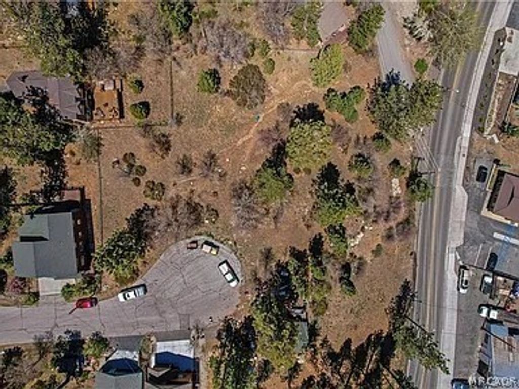 Photo of 40376 Big Bear Boulevard, Big Bear Lake, CA 92315 (MLS # 32600571)