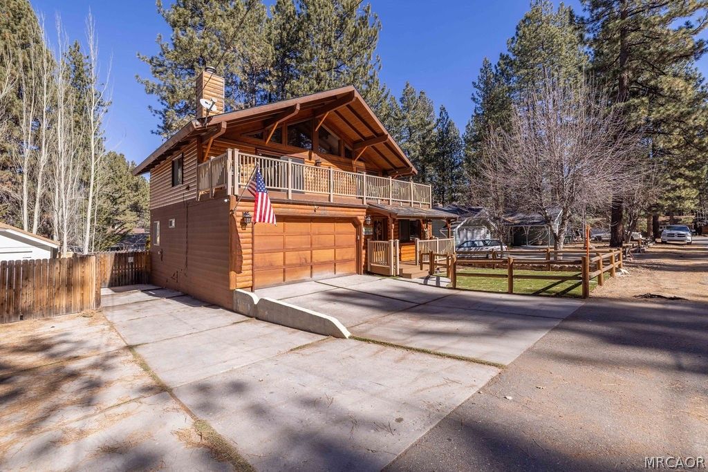 Photo of 41664 Mcwhinney Lane, Big Bear Lake, CA 92315 (MLS # 32600260)
