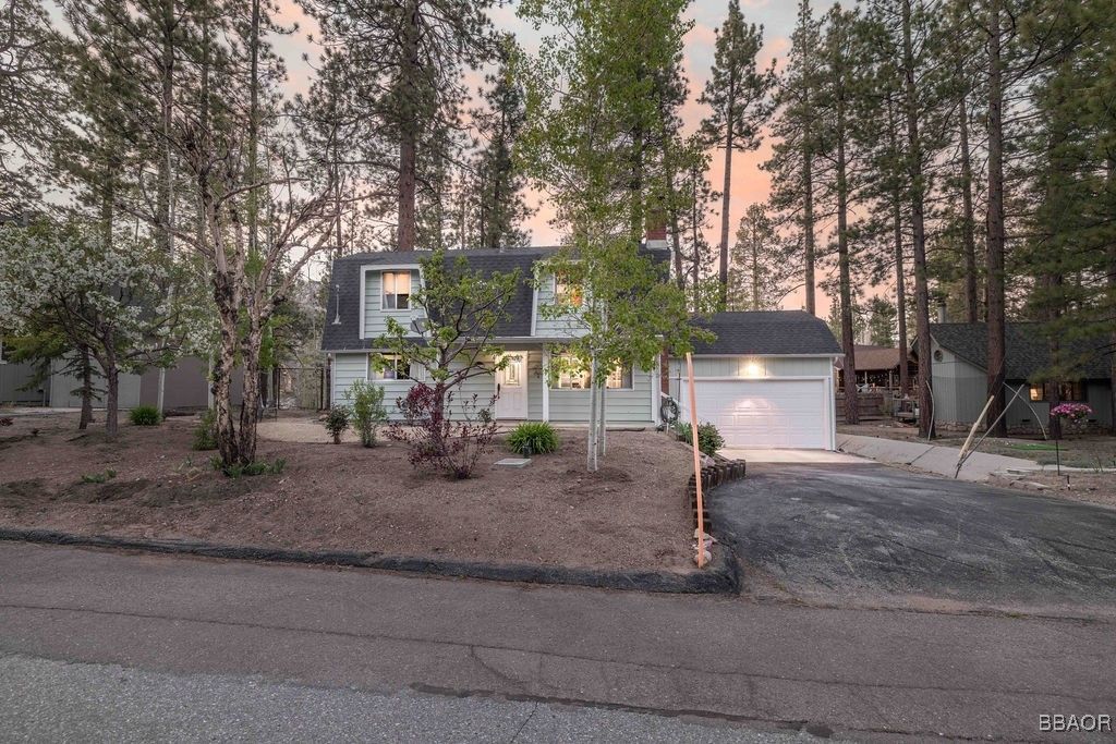 Photo of 42716 Juniper Drive, Big Bear Lake, CA 92315 (MLS # 32501276)