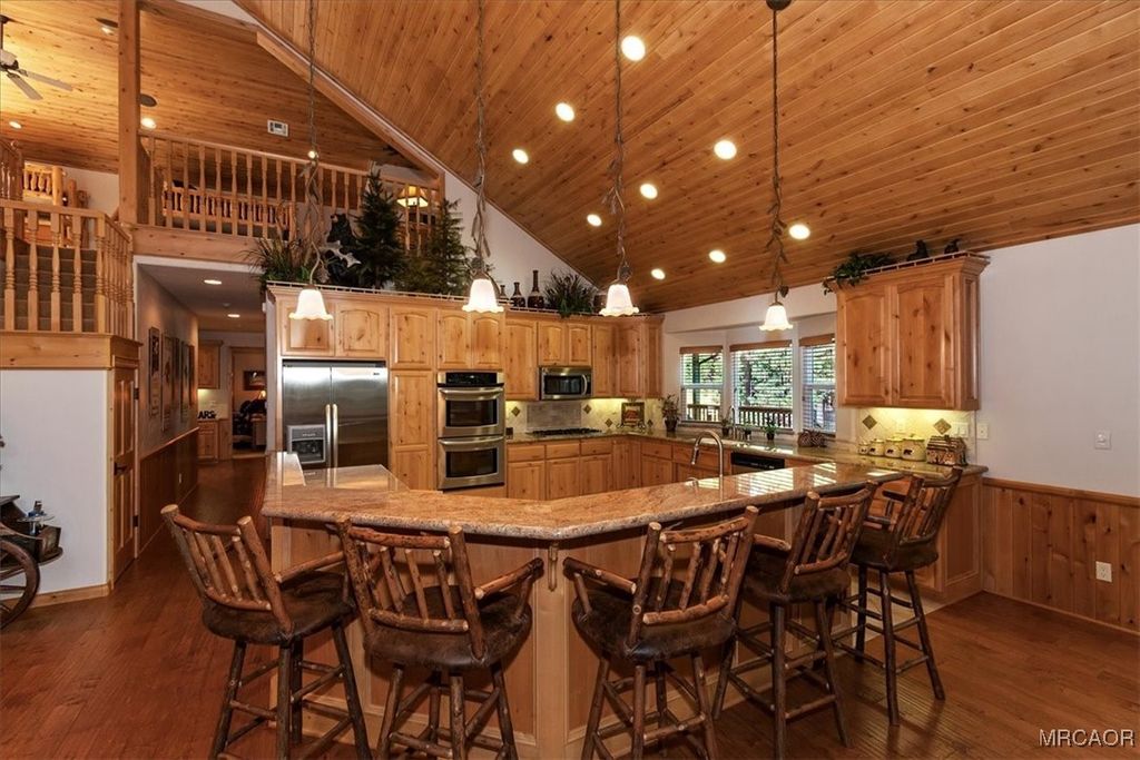 Photo of 42046 Evergreen Drive, Big Bear Lake, CA 92315 (MLS # 32502685)