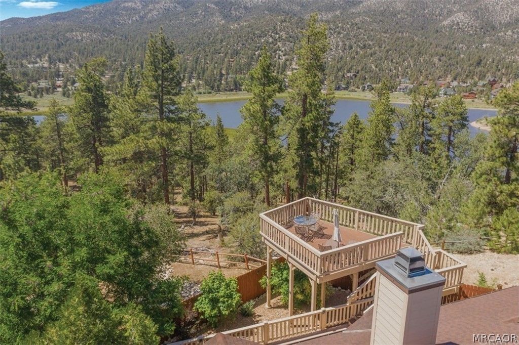 Photo of 469 Morningstar Place, Big Bear Lake, CA 92315 (MLS # 32600554)