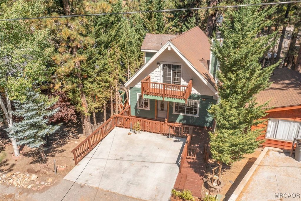Photo of 42998 Sunset Drive, Big Bear Lake, CA 92315 (MLS # 32502280)