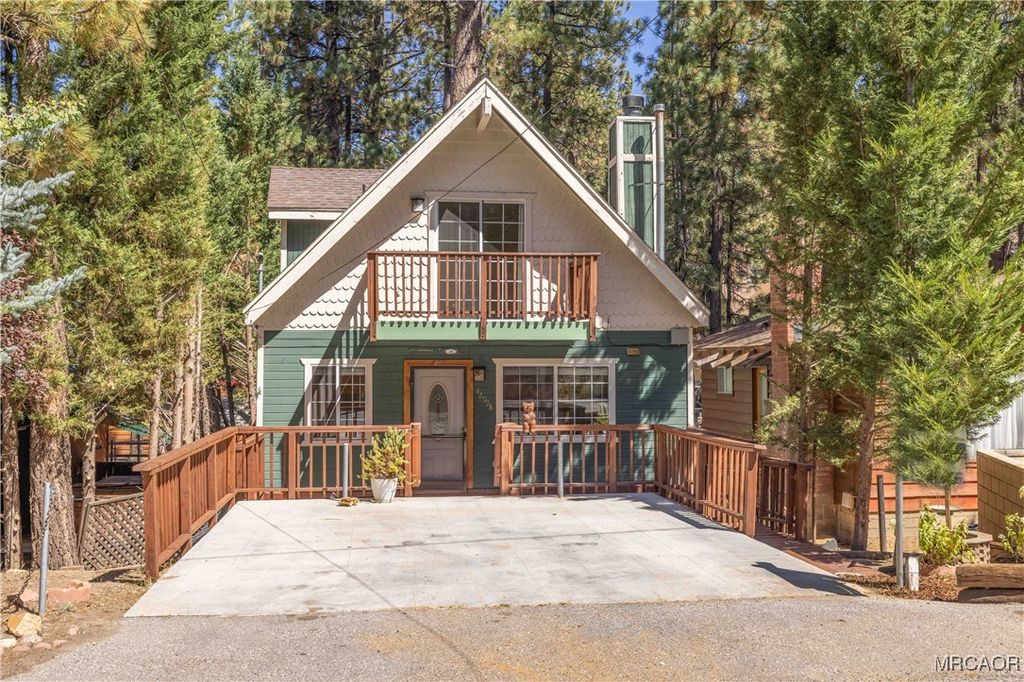 Photo of 42998 Sunset Drive, Big Bear Lake, CA 92315 (MLS # 32502280)